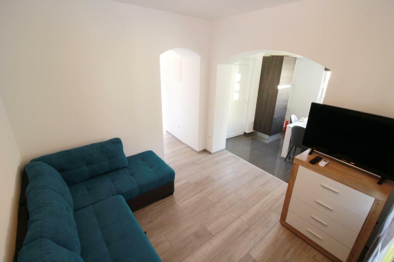 Apartment Sara With Seaview Petrčane Extérieur photo