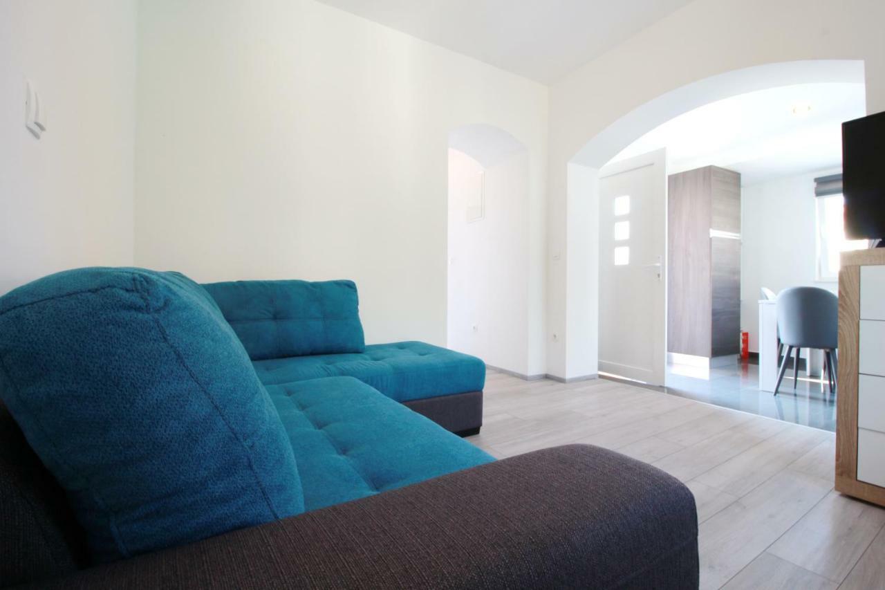 Apartment Sara With Seaview Petrčane Extérieur photo