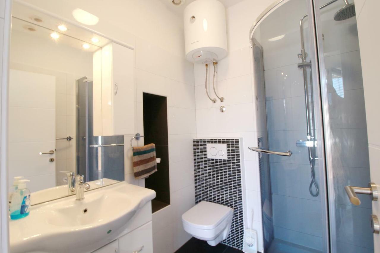 Apartment Sara With Seaview Petrčane Extérieur photo