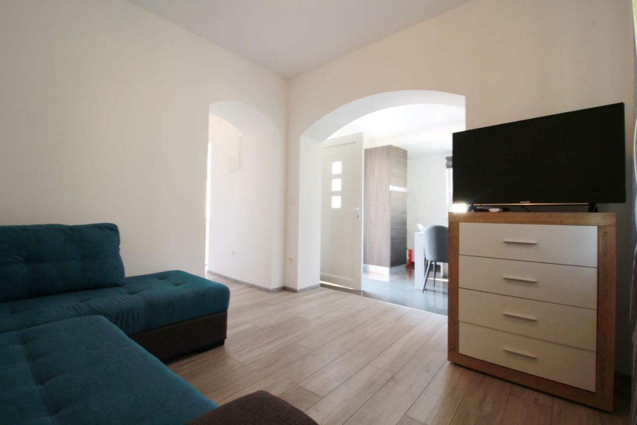 Apartment Sara With Seaview Petrčane Extérieur photo